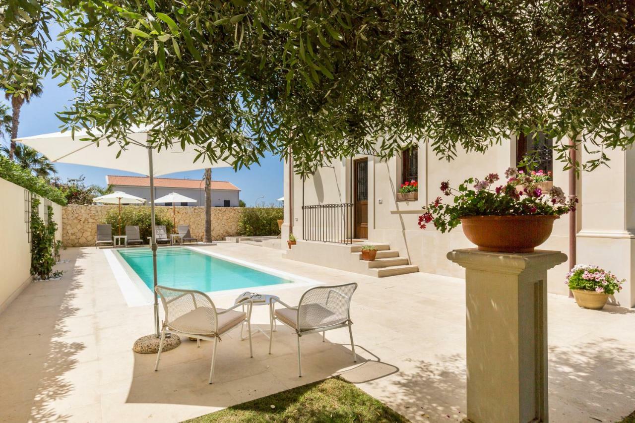 Villa Raphael Avola Bagian luar foto